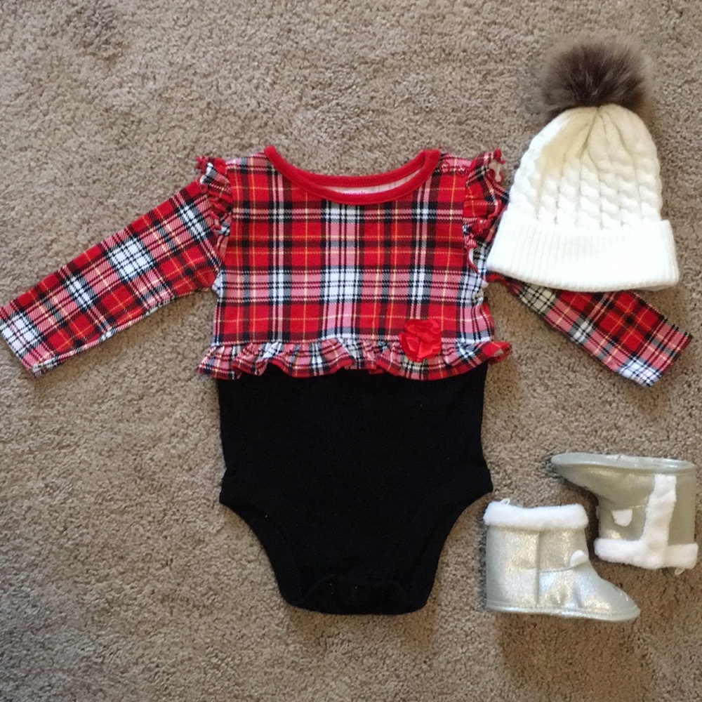 👶🏼2/$12 holiday plaid onesie size 6-9 months